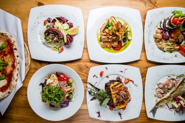 Photo high angle view of food served on table