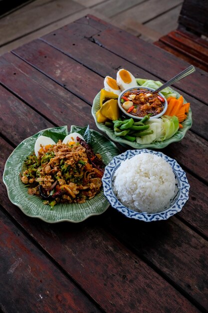 Photo high angle view of food served on table