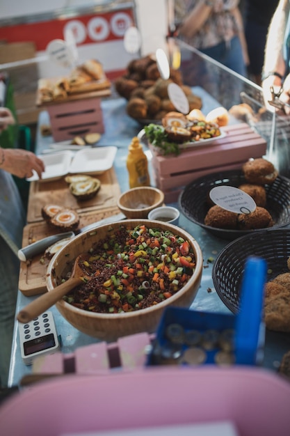 Foto vista ad alta angolazione del cibo servito in tavola