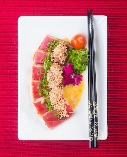 Photo high angle view of food served on table