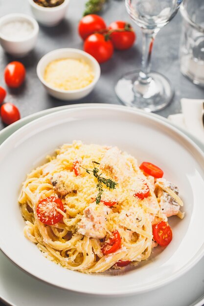 Foto vista ad alta angolazione del cibo servito in tavola