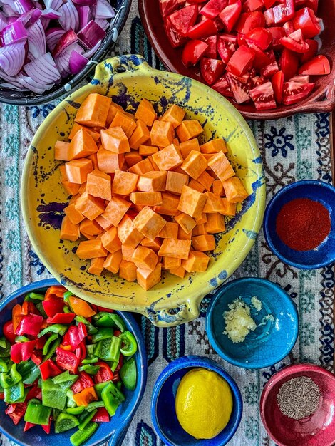 Foto vista ad alto angolo del cibo sulla tavola