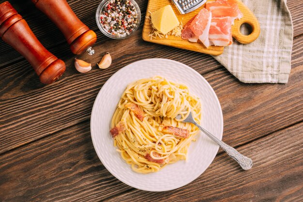 Foto vista ad alto angolo del cibo sulla tavola