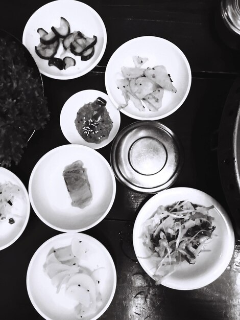 Photo high angle view of food on table