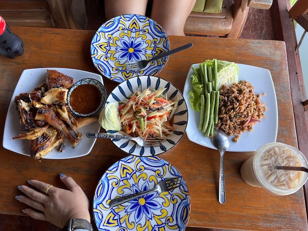 Photo high angle view of food on table