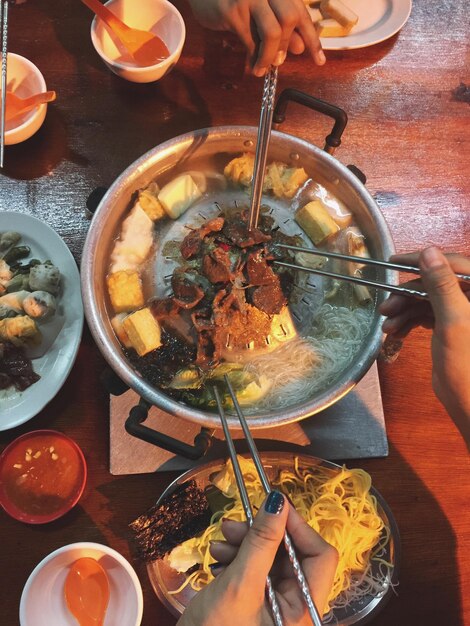 Photo high angle view of food on table