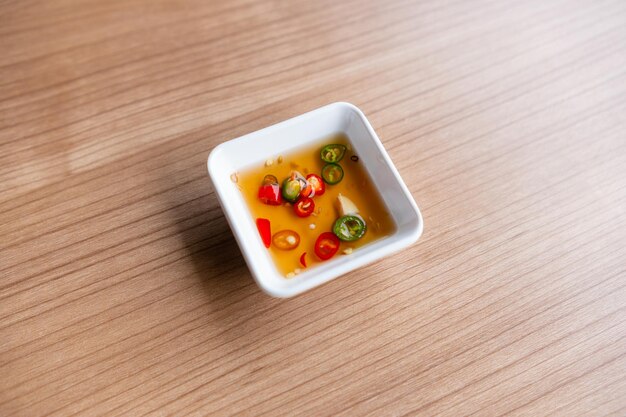 テーブルの上の食料の高角度のビュー