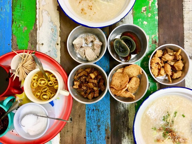 Photo high angle view of food on table