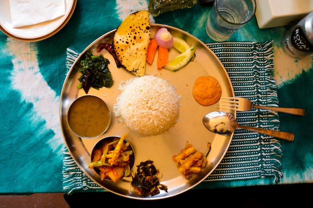 Photo high angle view of food on table