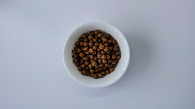 白い背景の食品の高角度のビュー