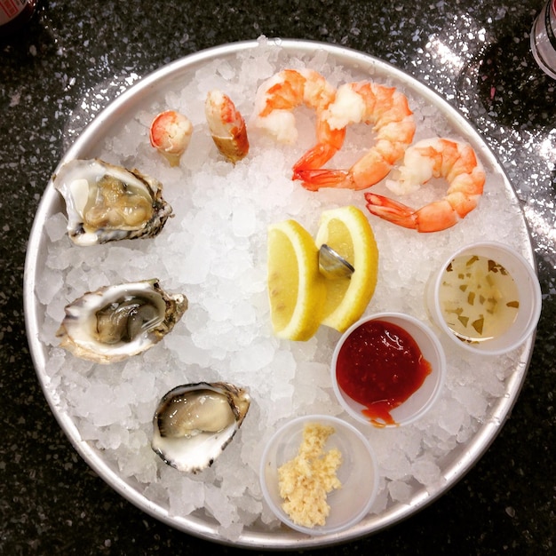 Photo high angle view of food with ice in plate