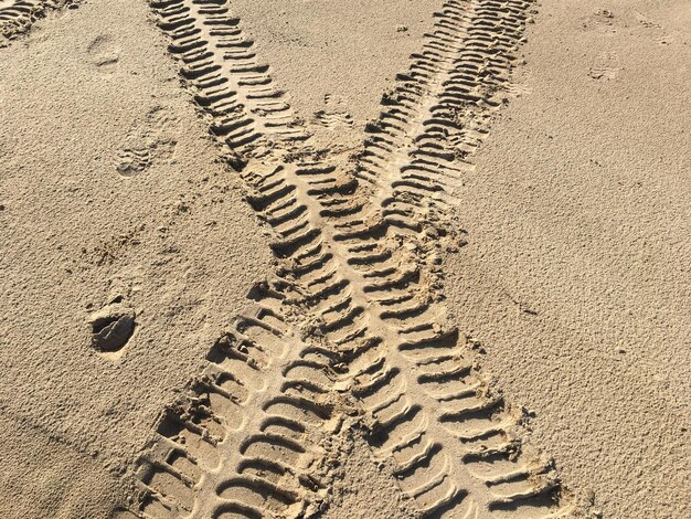 Photo high angle view of footprints on sand