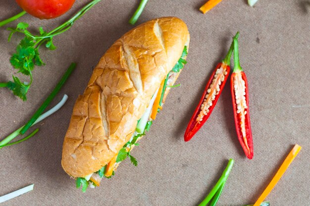 Photo high angle view of fresh sandwich on table