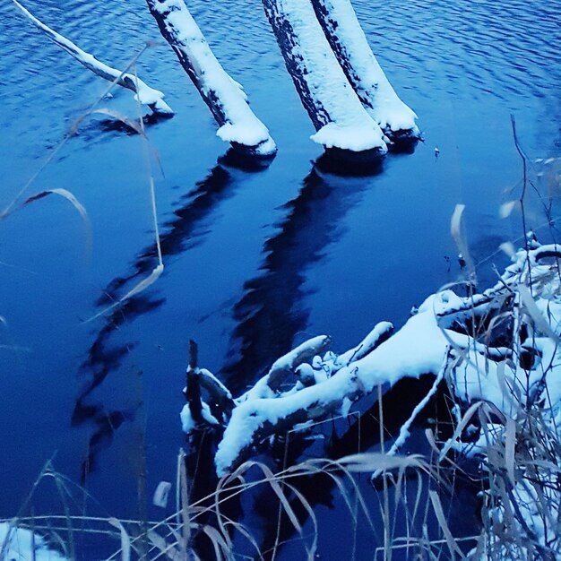 Высокоугольный вид замороженного моря