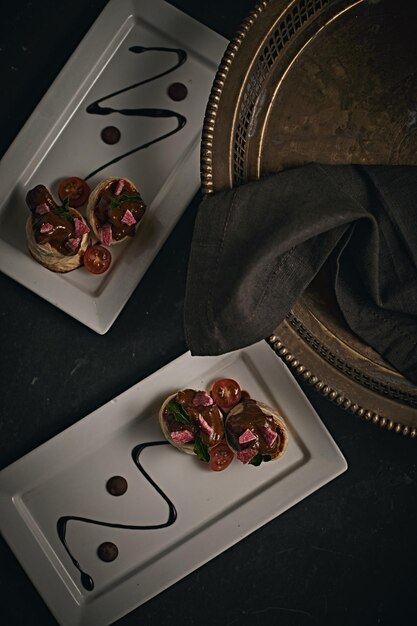 Photo high angle view of fruit salad in plate on table