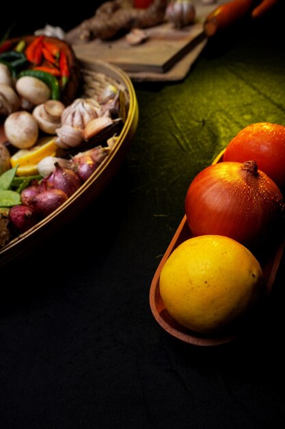 Photo high angle view of fruits in bowl on table