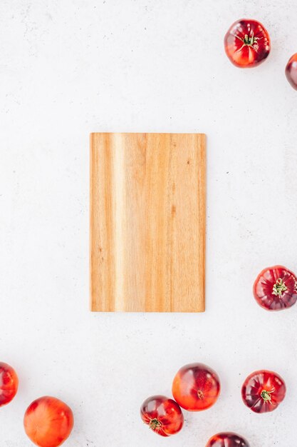 Photo high angle view of fruits on cutting board