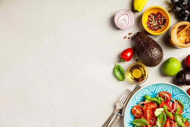 Photo high angle view of fruits in plate on table