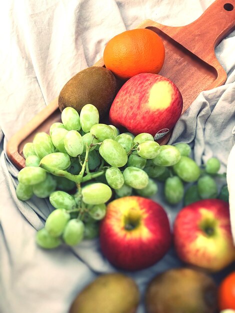 Photo high angle view of fruits in plate