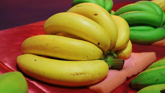 Foto vista ad alto angolo dei frutti in vendita al mercato