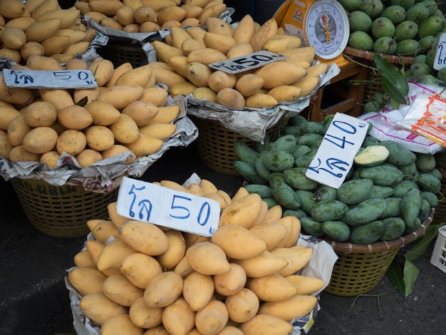 Photo high angle view of fruits for sale in market