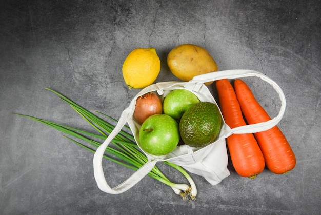 Photo high angle view of fruits on table