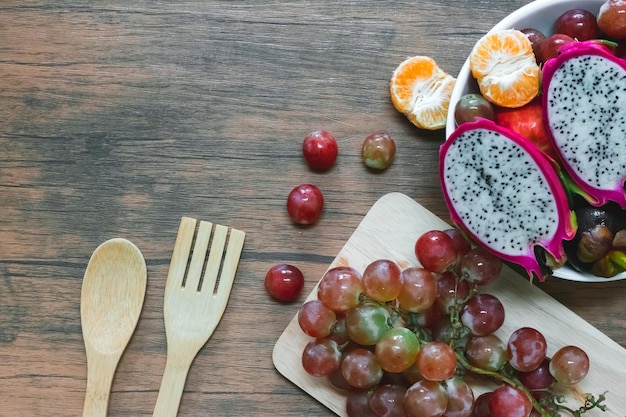 Photo high angle view of fruits on table