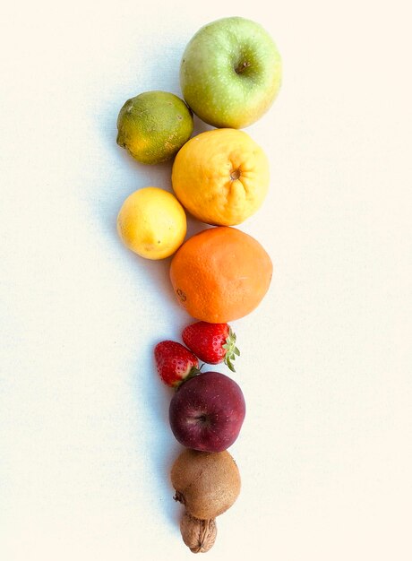 Foto vista ad alto angolo dei frutti sulla tavola