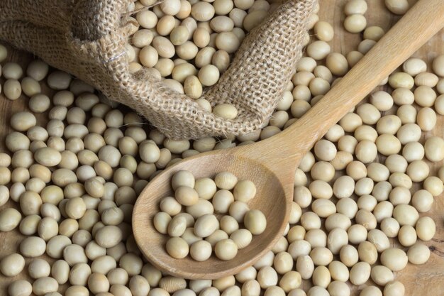 Photo high angle view of grains on table