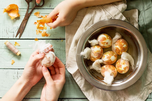 Photo high angle view of hand holding food on table