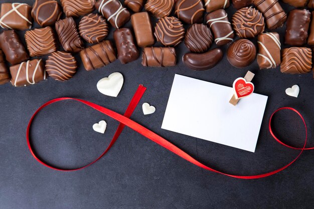 Photo high angle view of heart shape on table