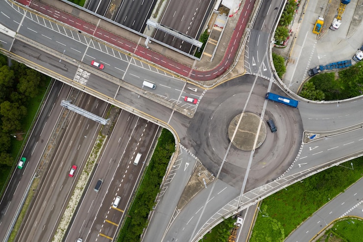 फोटो high angle view of highway on street in city