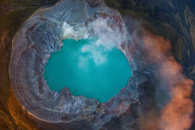 Photo high angle view of hot spring in volcanic crater