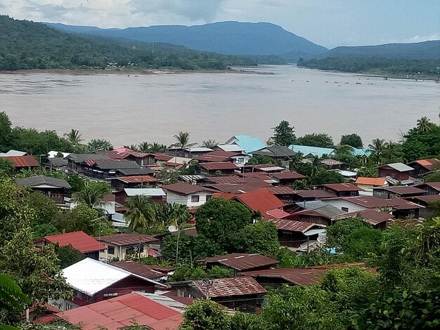 Photo high angle view of houses and town against sky