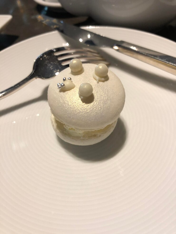 Photo high angle view of ice cream in plate on table