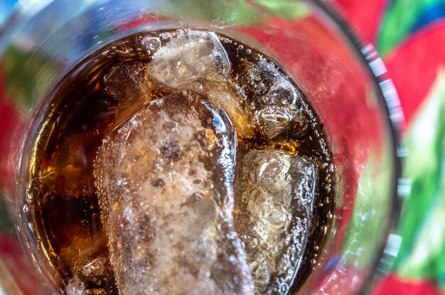 Photo high angle view of ice cubes in glass