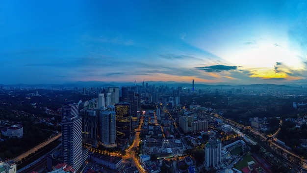 Photo high angle view of illuminated city buildings against sky during sunset