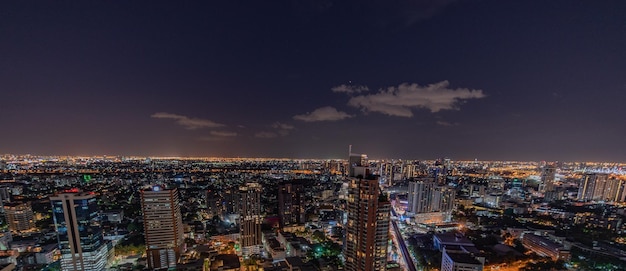 Photo high angle view of illuminated city buildings against sky