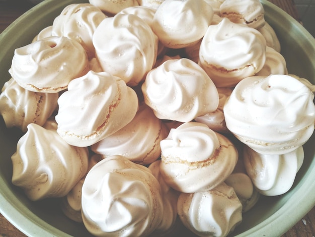 Photo high angle view of italian meringue on plate