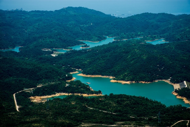 Photo high angle view of lake and trees against sky