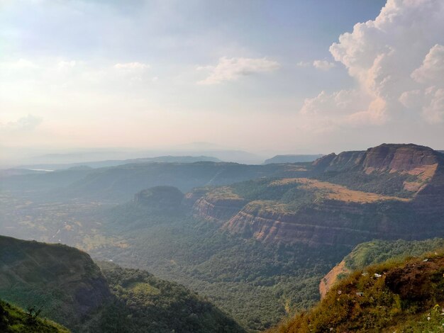 Foto vista ad alto angolo del paesaggio contro il cielo