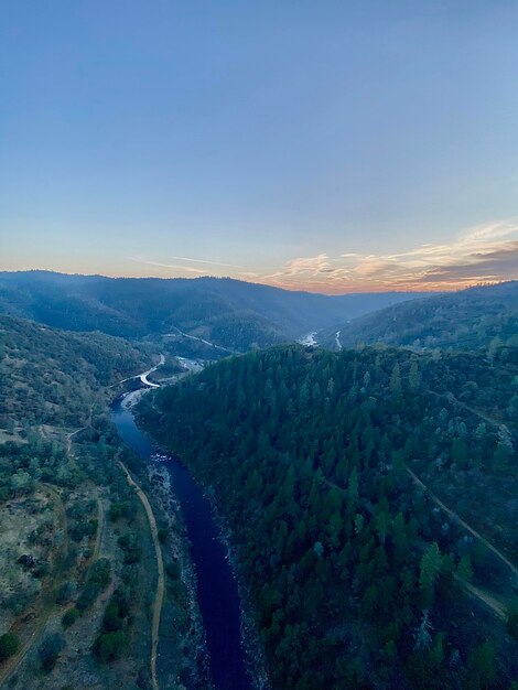 Foto vista ad alto angolo del paesaggio contro il cielo