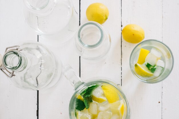 Foto vista ad alta angolazione della limonata