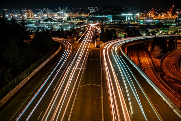 Photo high angle view of light trails on city street