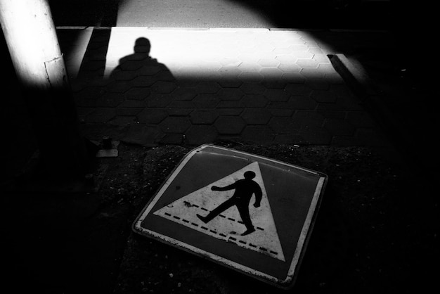 Photo high angle view of man standing on street