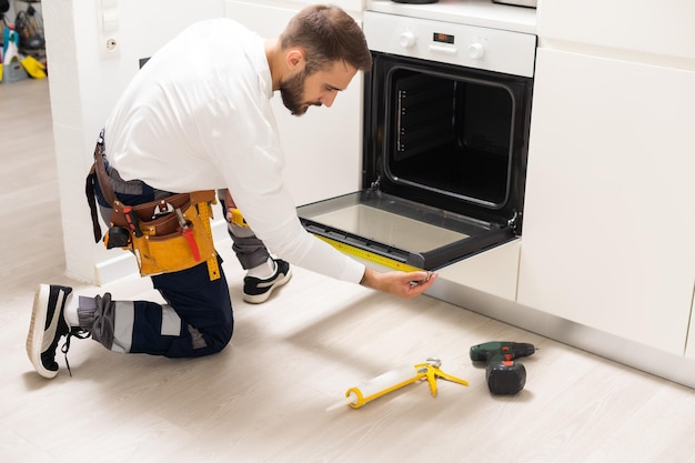 Photo high angle view of man working at home