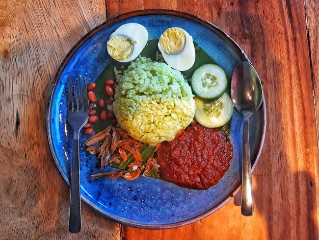 Photo high angle view of meal served in plate