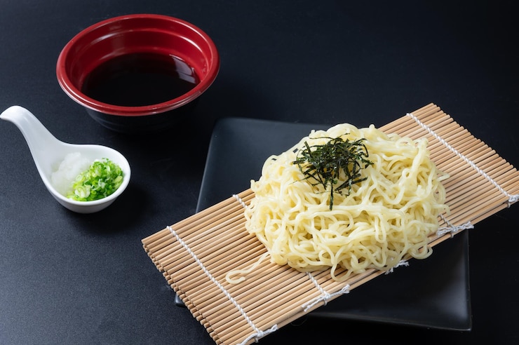 Photo テーブルの上で提供される食事の高角度のビュー
