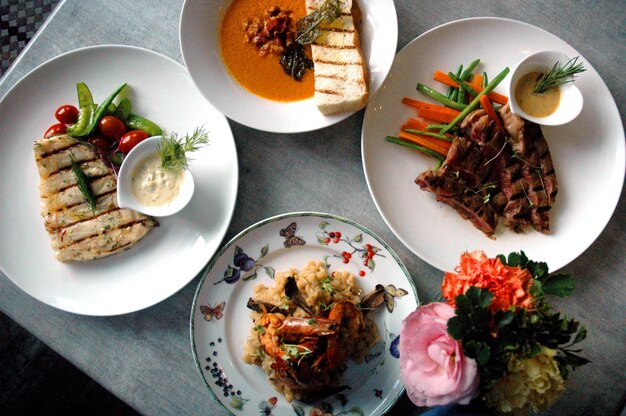 Photo high angle view of meal served on table