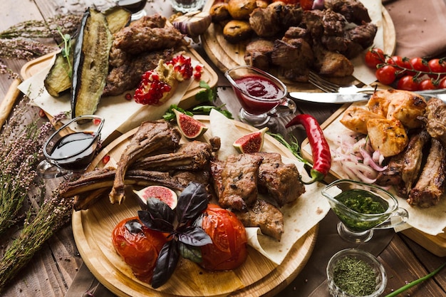 Photo high angle view of meal served on table